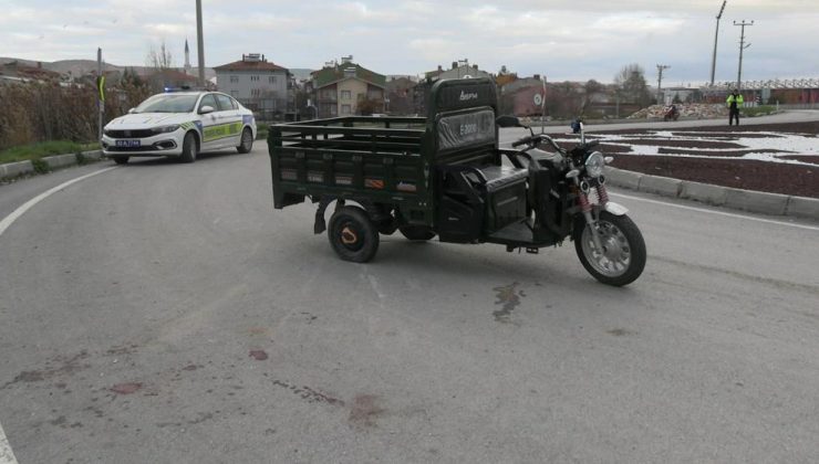 Elektrikli motosiklet devrildi: 4 yaralı