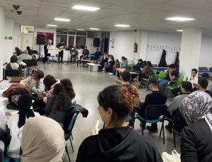 Öğrenciler için moral gecesi