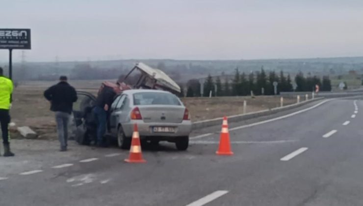 Otomobil ile traktör çarpıştı: 2 yaralı