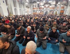 Mazlum coğrafyalara dua için sabah namazında buluştular