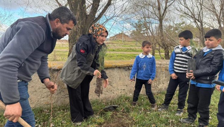 Minik öğrenciler fidan dikiminde buluştu