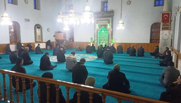 Müftü Demirci vatandaşla sabah namazında buluştu