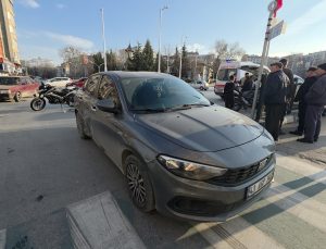Otomobil ile motosiklet çarpıştı: 1 yaralı