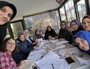 Veliler kitap okuma atölyesinde buluştu
