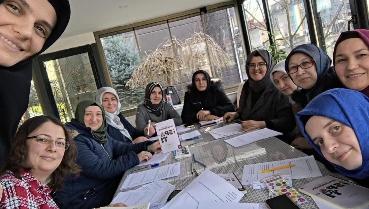 Veliler kitap okuma atölyesinde buluştu