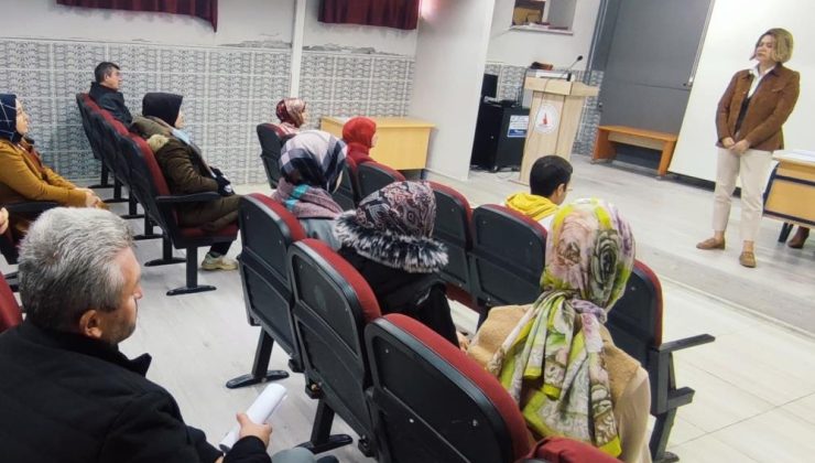 Üniversite yolundaki gençlere ‘veli desteği’ toplantısı