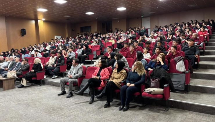 Öğrencilere sosyal medya bağımlılığı anlatıldı