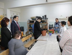 Vali Işın özel öğrencilerin atölye çalışmalarını inceledi