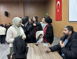 Ortaöğretim öğrencileri için söyleşi ve kitap tahlili programı