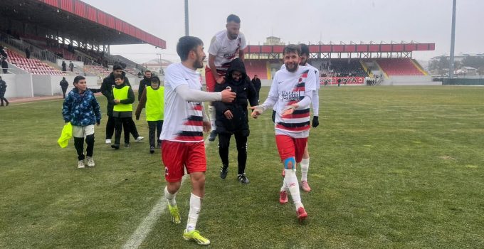 Tavşanlı Linyitspor evinde kazanmasını bildi