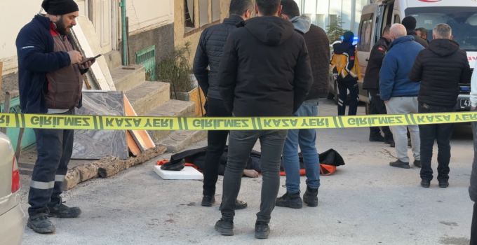 Yaşlı adamın cansız bedenini belediye çalışanları buldu