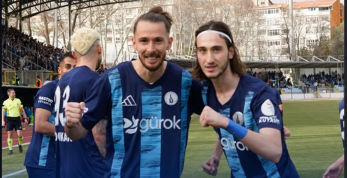 Şimşek ligin ilk yarısını 3 gollü galibiyetle lider tamamladı