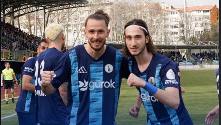 Şimşek ligin ilk yarısını 3 gollü galibiyetle lider tamamladı