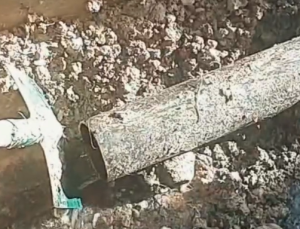 İçme suyu hattından dolu su şişesi çıktı!