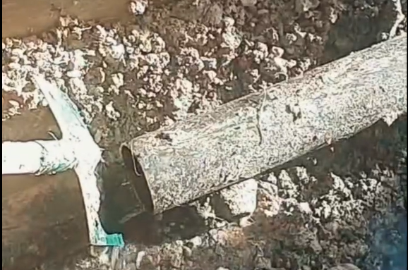 İçme suyu hattından dolu su şişesi çıktı!