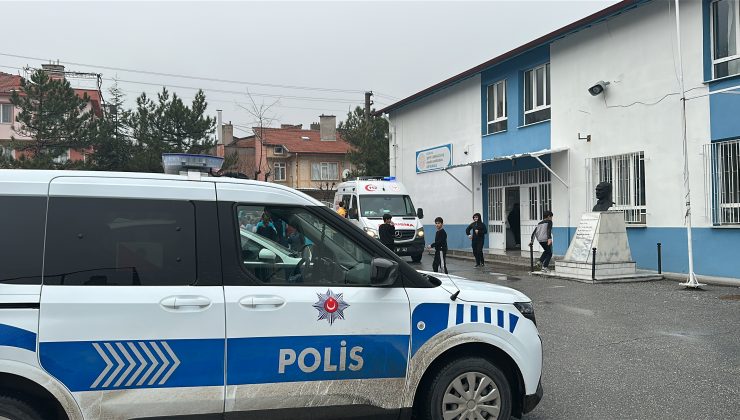 Ücretsiz dağıtılan çikolataları yiyen 26 öğrenci hastanelik oldu