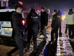 Polise mukavemette bulunan 4 kişi gözaltına alındı