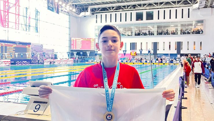 Genç yüzücü Kütahya’yı gururlandırdı