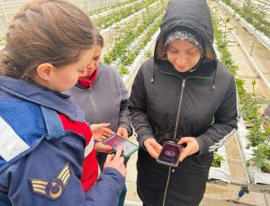 Serada çalışan kadınlara KADES tanıtımı