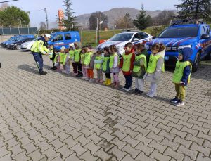 Minik öğrencilere trafik eğitimi