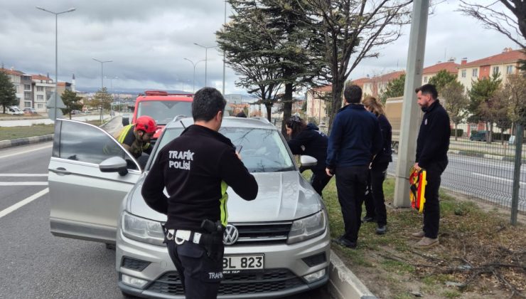 Seyir halindeyken fenalaşan sürücü hastaneye kaldırıldı