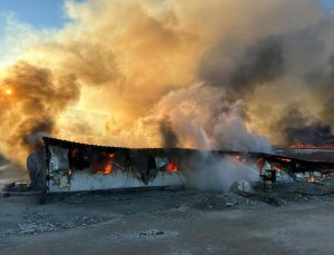 İşçilerin kaldığı yatakhane alevlere teslim oldu
