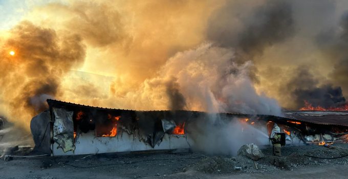 İşçilerin kaldığı yatakhane alevlere teslim oldu