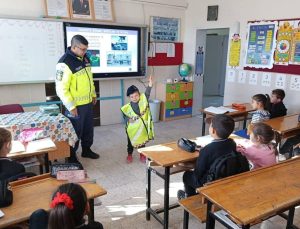 Jandarmadan ilköğretim öğrencilerine trafik semineri