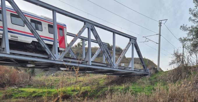 Tavşanlı’da yolcu treninin çarptığı yaşlı adam hayatını kaybetti