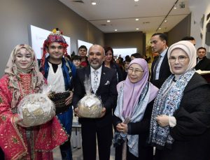 Lider eşleri Kütahya çinisine hayran kaldı