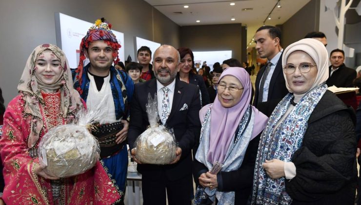 Lider eşleri Kütahya çinisine hayran kaldı