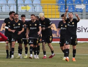 Şimşek’in taraftarı Zafer Meydanı’nda buluşuyor