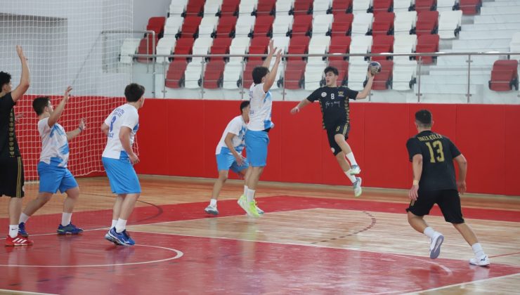 Genç hentbolcular Kütahya’da ter döktü