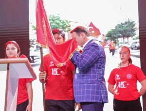 Vali Işın’dan bayrak provokasyonuna sert tepki