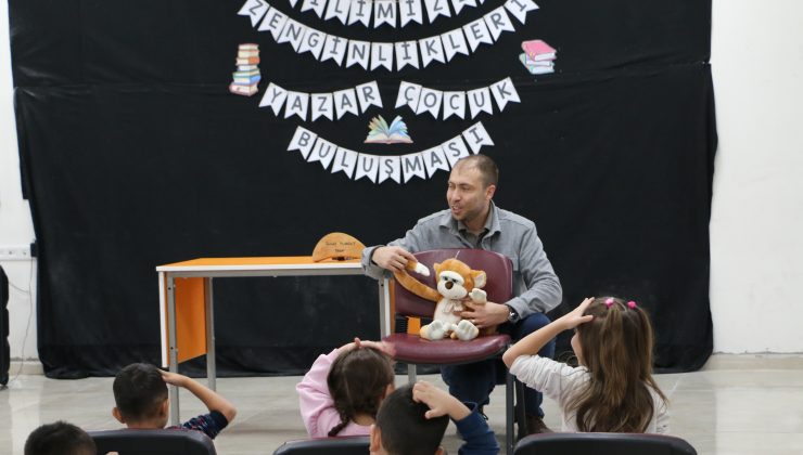 Masallar ve oyunlarla Türkçenin zenginliklerini anlatıyor