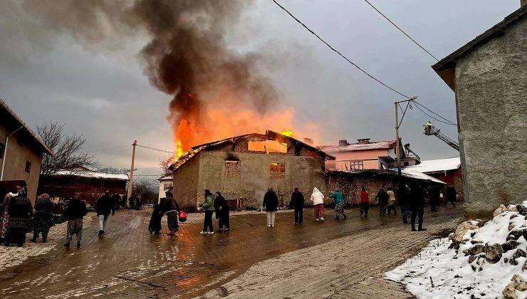 Ahır yangını paniğe neden oldu