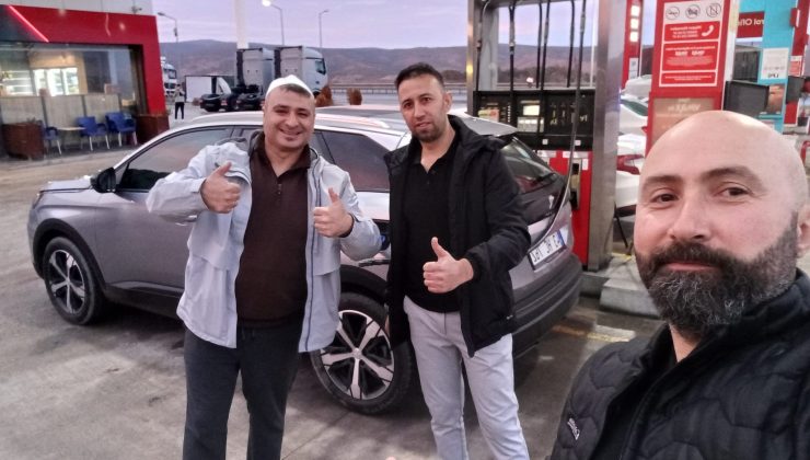 3 esnaf karayolu üzerinden Umre’ye gidiyor