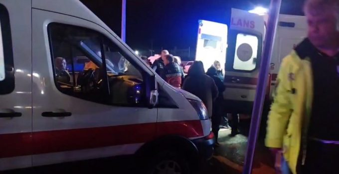 Ambulans ile otomobil çarpıştı: 1 Yaralı