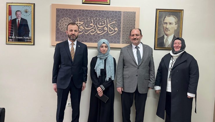 Türkiye birincisi olan öğrenci ödüllendirildi