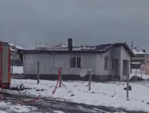 Tek katlı evde çıkan yangın söndürüldü