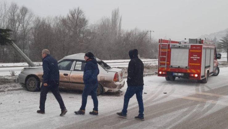 Kontrolden çıkan otomobil karşı şeride geçti: 3 yaralı