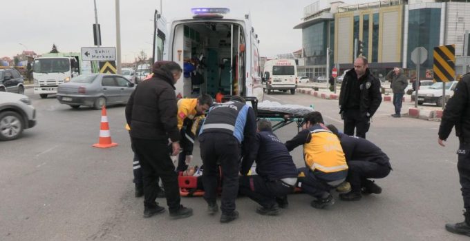 Otomobil ile motosiklet çarpıştı: 1 yaralı