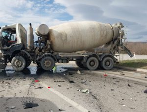 İki beton mikseri çarpıştı: 2 yaralı