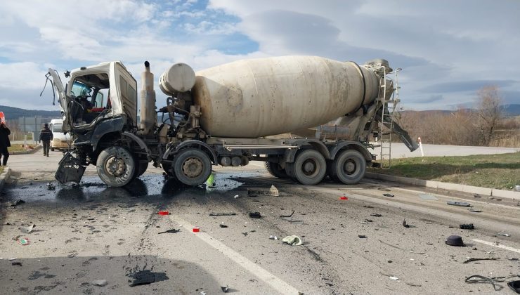 İki beton mikseri çarpıştı: 2 yaralı