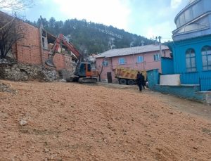 Tarihi caminin çevresinde düzenleme: Görüntü kirliliği giderildi