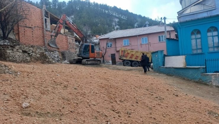Tarihi caminin çevresinde düzenleme: Görüntü kirliliği giderildi