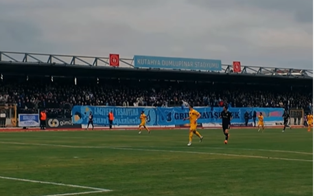 Lider evinde sahaya çıkıyor