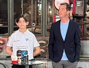 Kütahyalı Siraç, akıllı tarağıyla yarı finale yükseldi