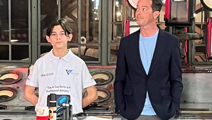 Kütahyalı Siraç, akıllı tarağıyla yarı finale yükseldi