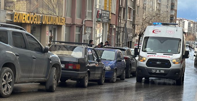 Yaşlı kadın kahvaltı masasında ölü bulundu